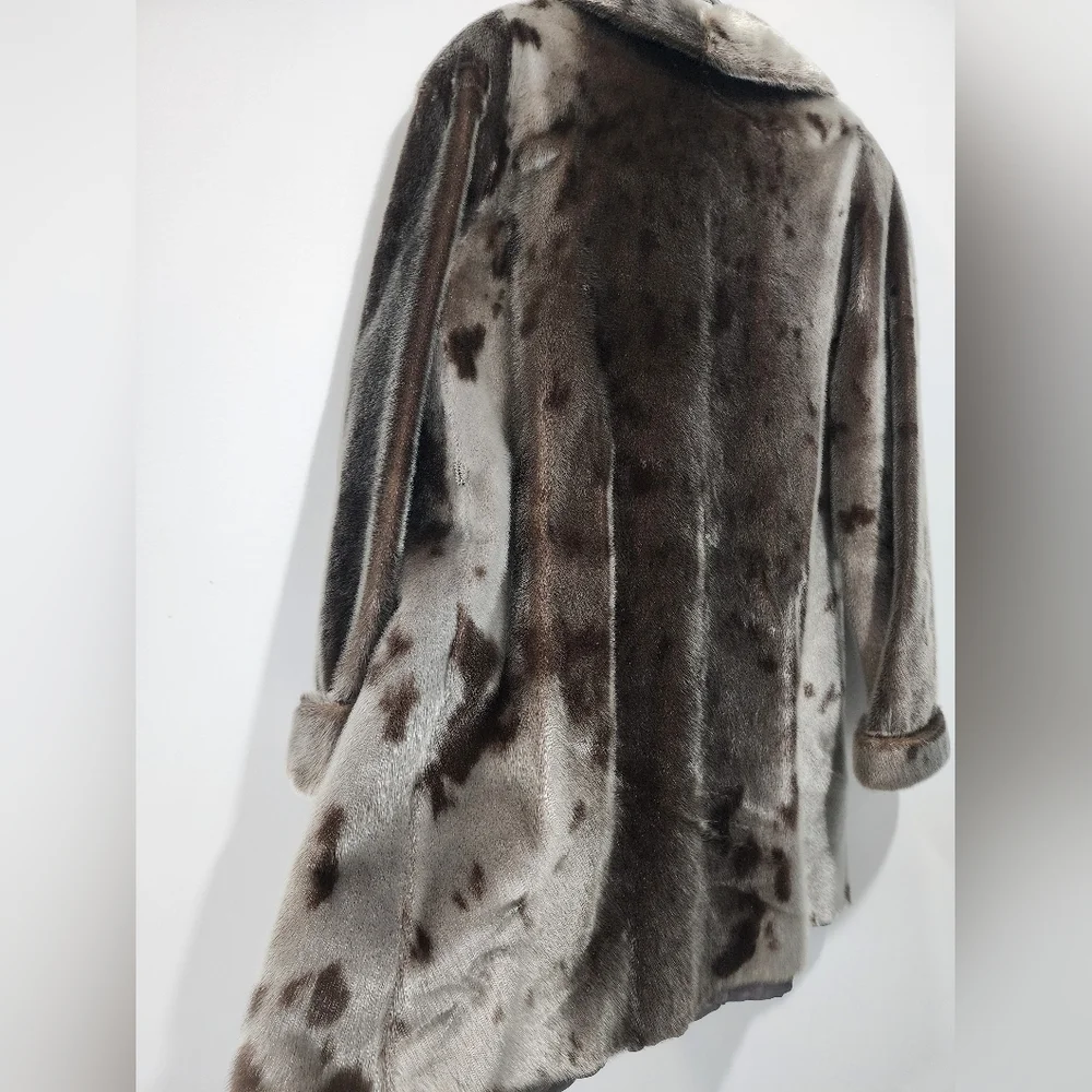 Vintage Real Fur Coat – Mid Length – Excellent Condition - Picture 3 of 9